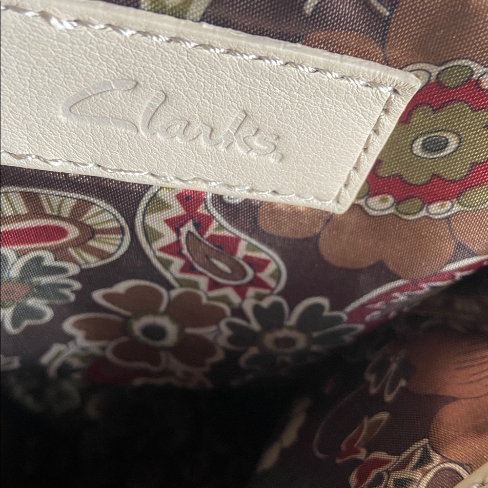 Clark Purse - Picture 5 of 10